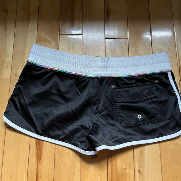 ROXY~Board Shorts-Size 9~Black/White/Rainbow Tie - Picture 2 of 6